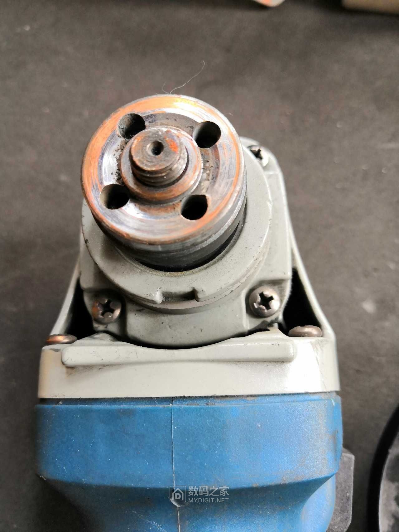 拆两个已经维修好的角磨机奥奔x1001东成s1mff05100b