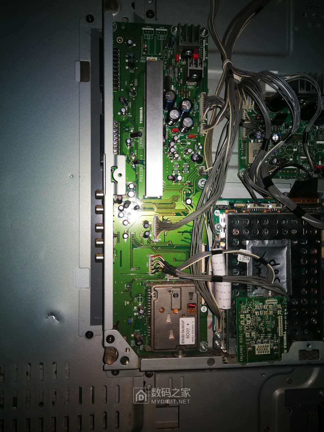 老东芝37wl55c液晶电视拆机