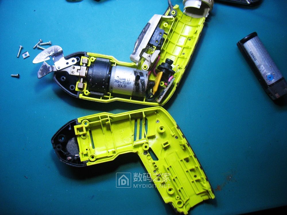 拆解打理一把良明4v电剪刀