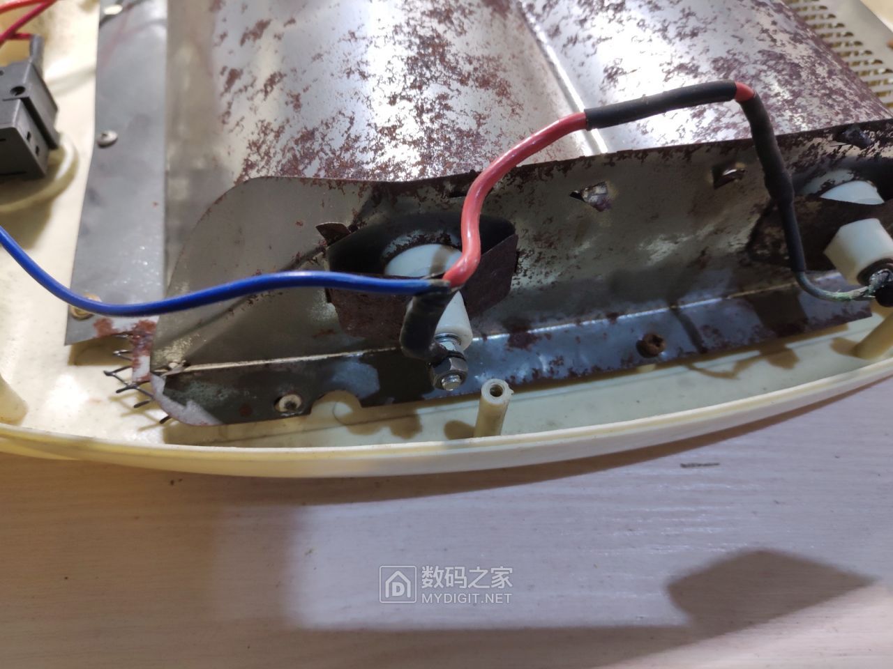 x拆解帮同事更换电暖灯换灯管