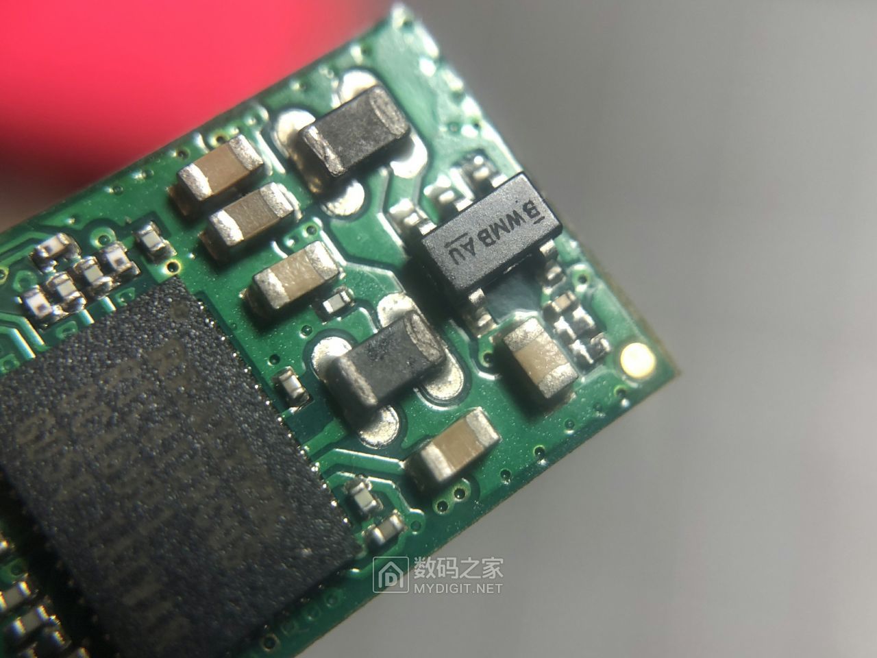 201000o1mpul5ggza5qpqb.jpg