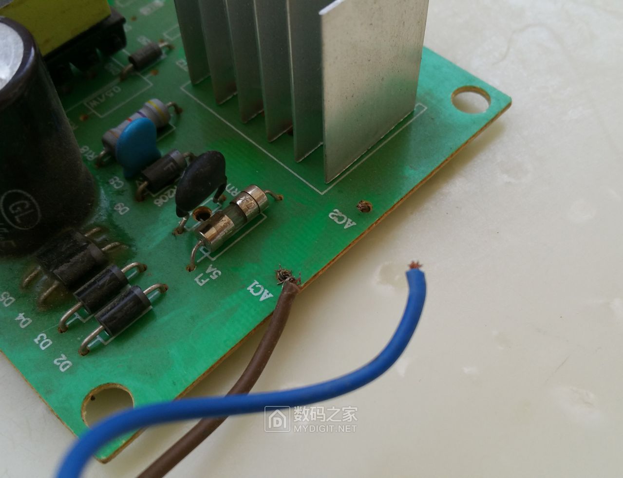 093548jc03vddmv3ki3vco.jpg