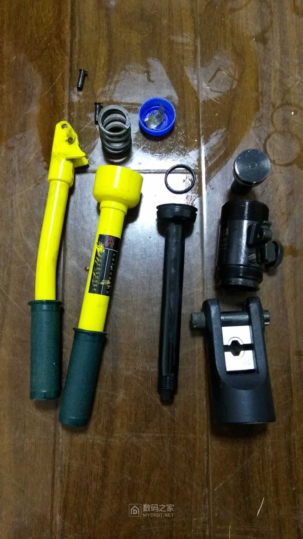 论坛首拆得力液压压线钳结构很简单