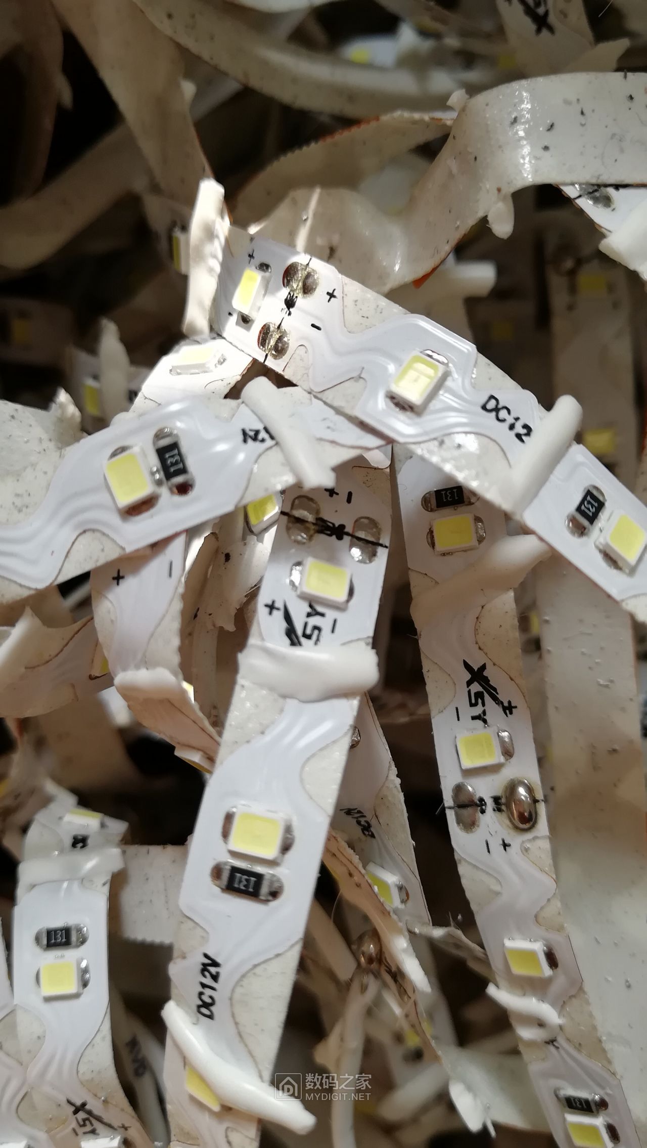 拆取的led灯珠条