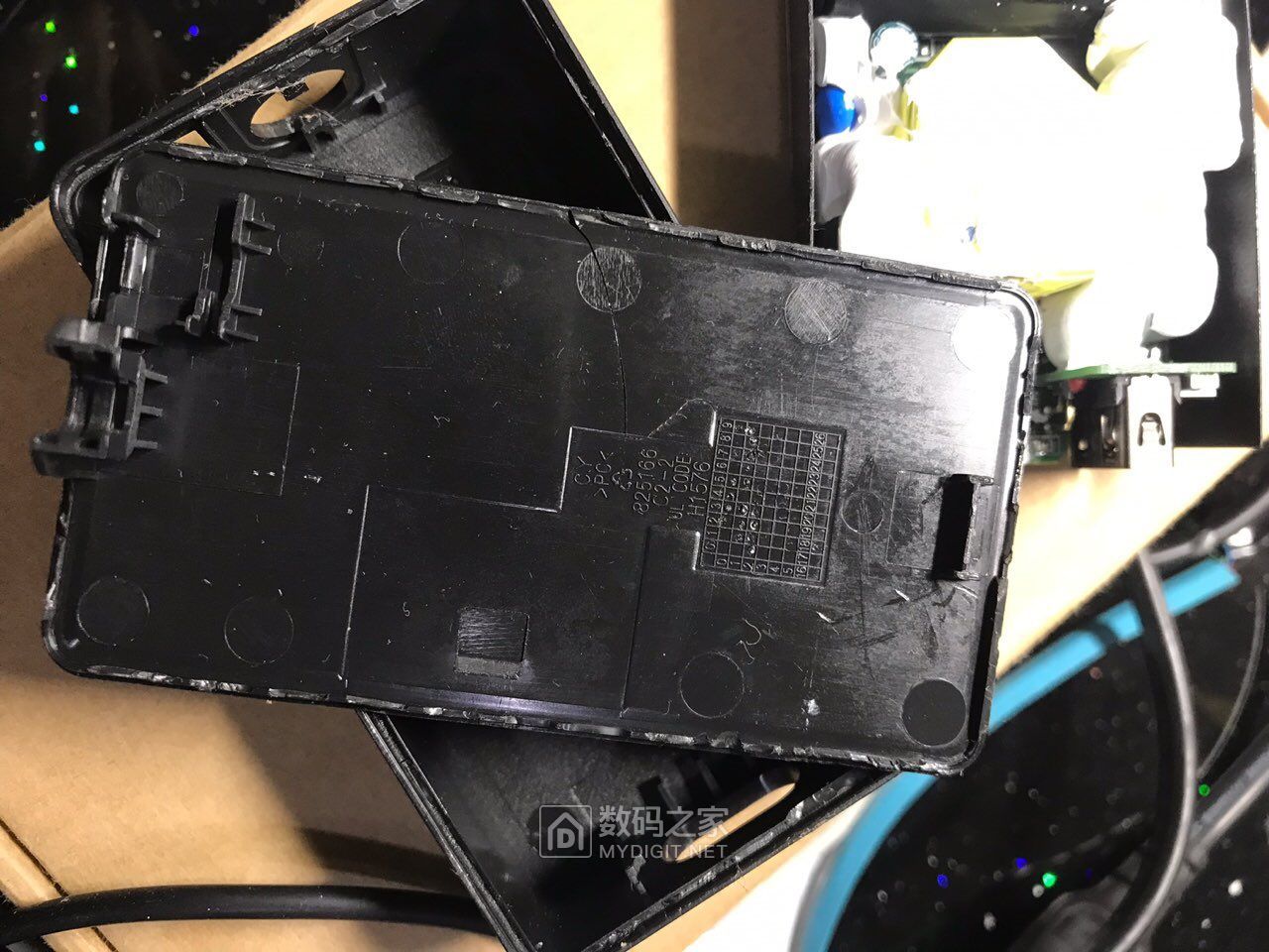 力气大了点被我锤裂了