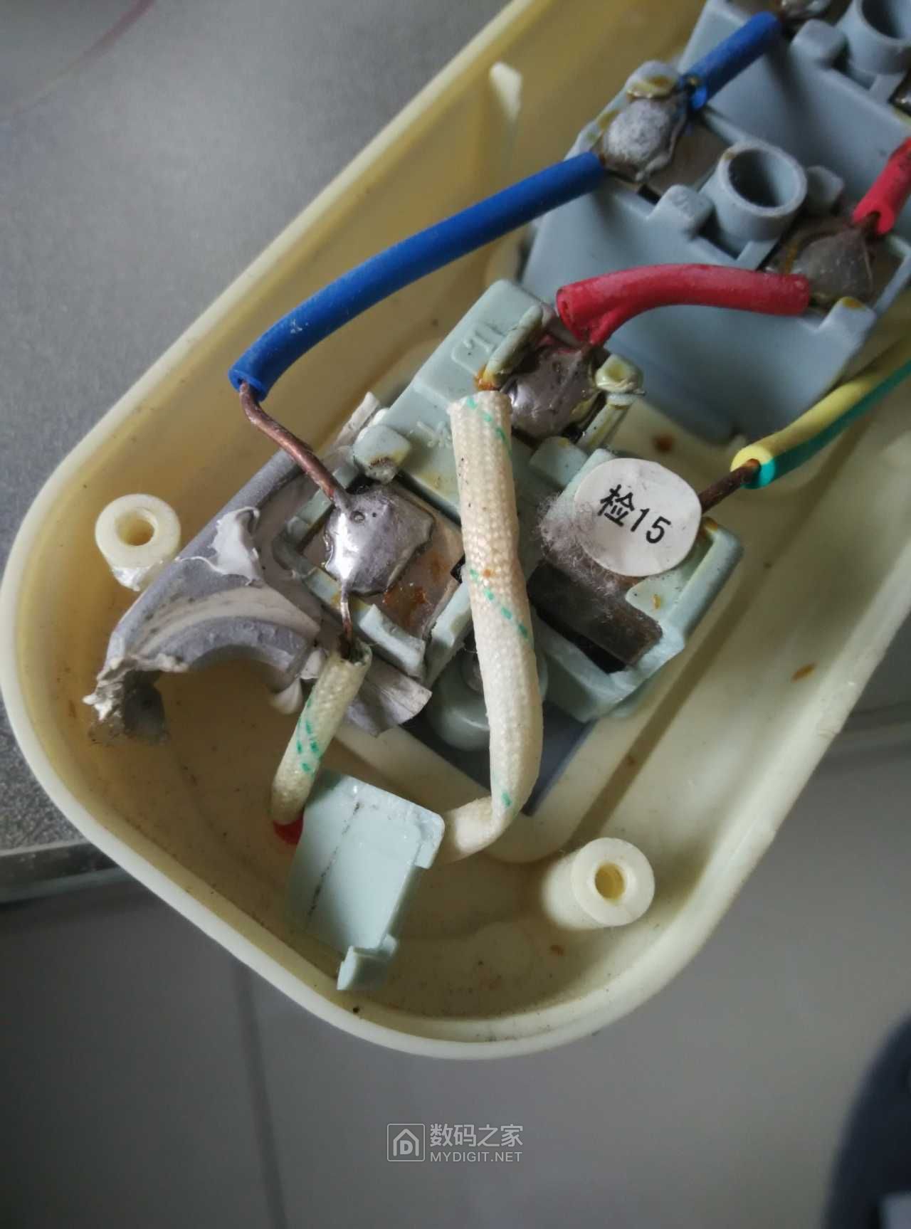 拆修个n年前的公牛插排