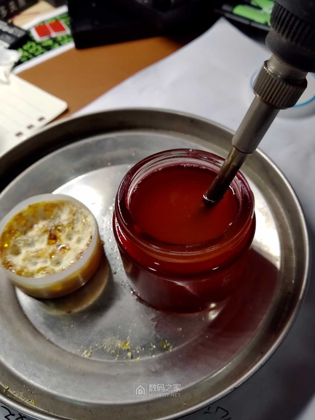 今天也制作了一小瓶石蜡油松香水