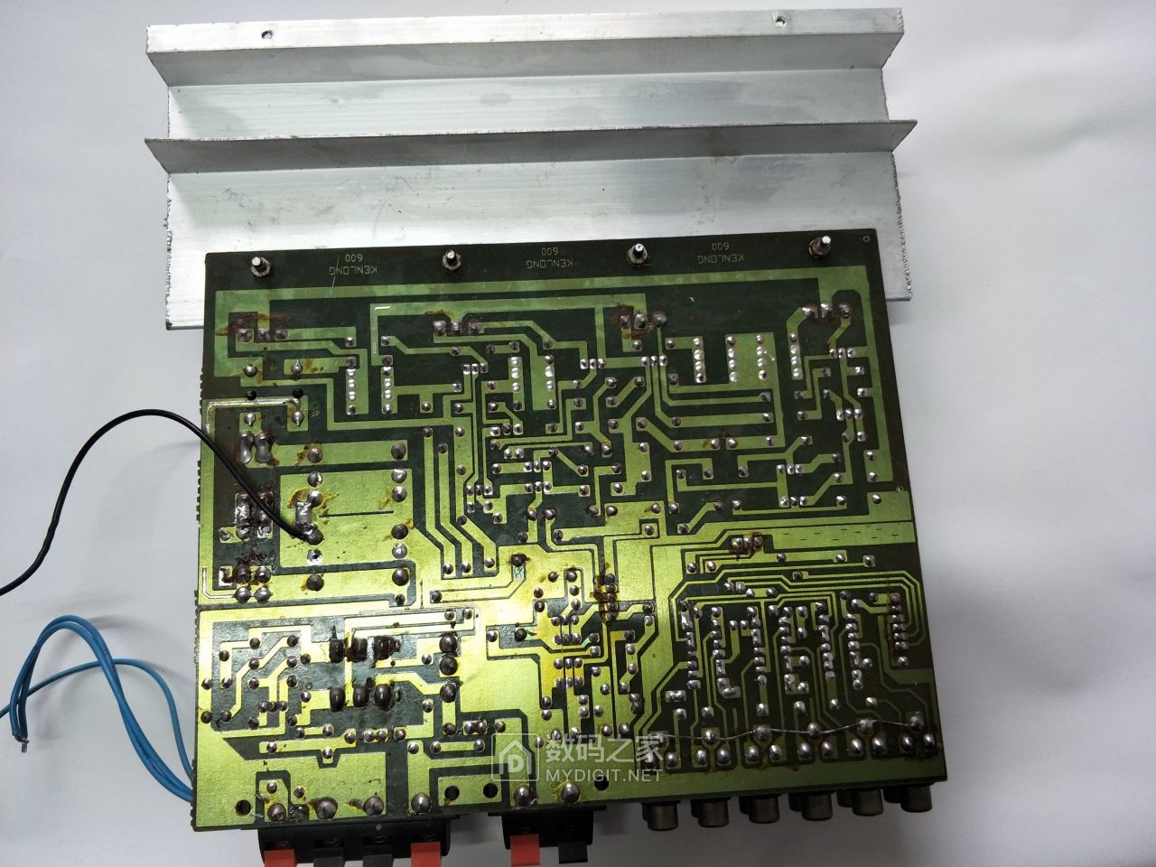 科龙的功放板b688d718能否用a1943c5200直接代换