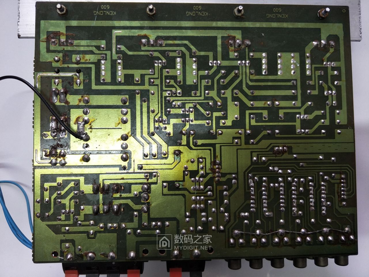 科龍的功放板b688d718能否用a1943c5200直接代換