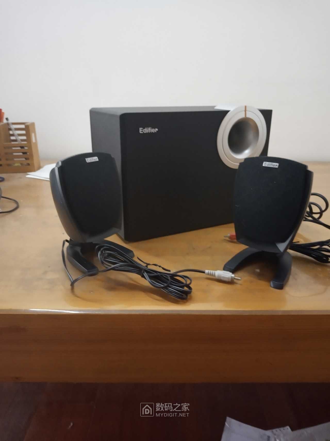 搬家整理出了个漫步者音箱r201t06,100出了吧