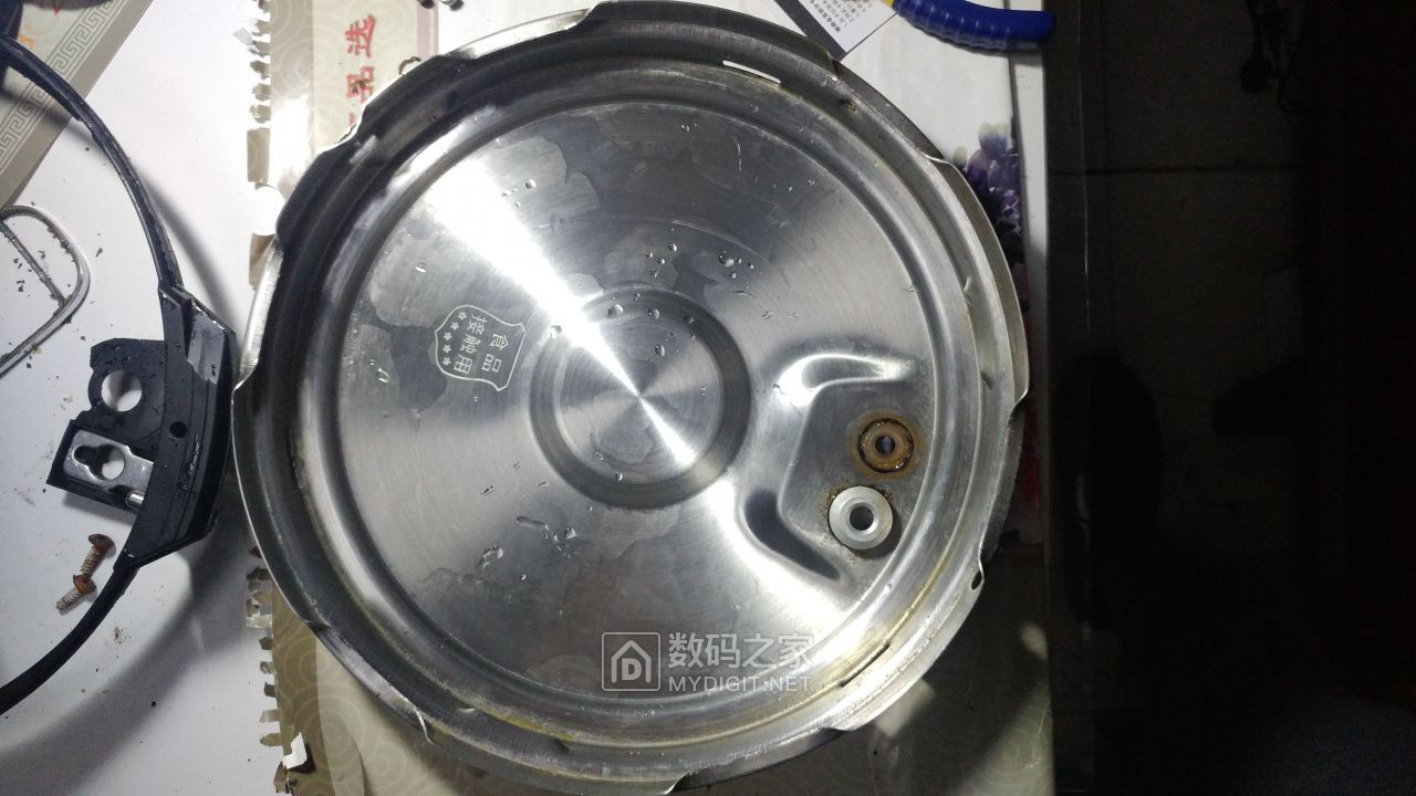 拆解维修美的电压力锅煮粥锅盖漏水问题