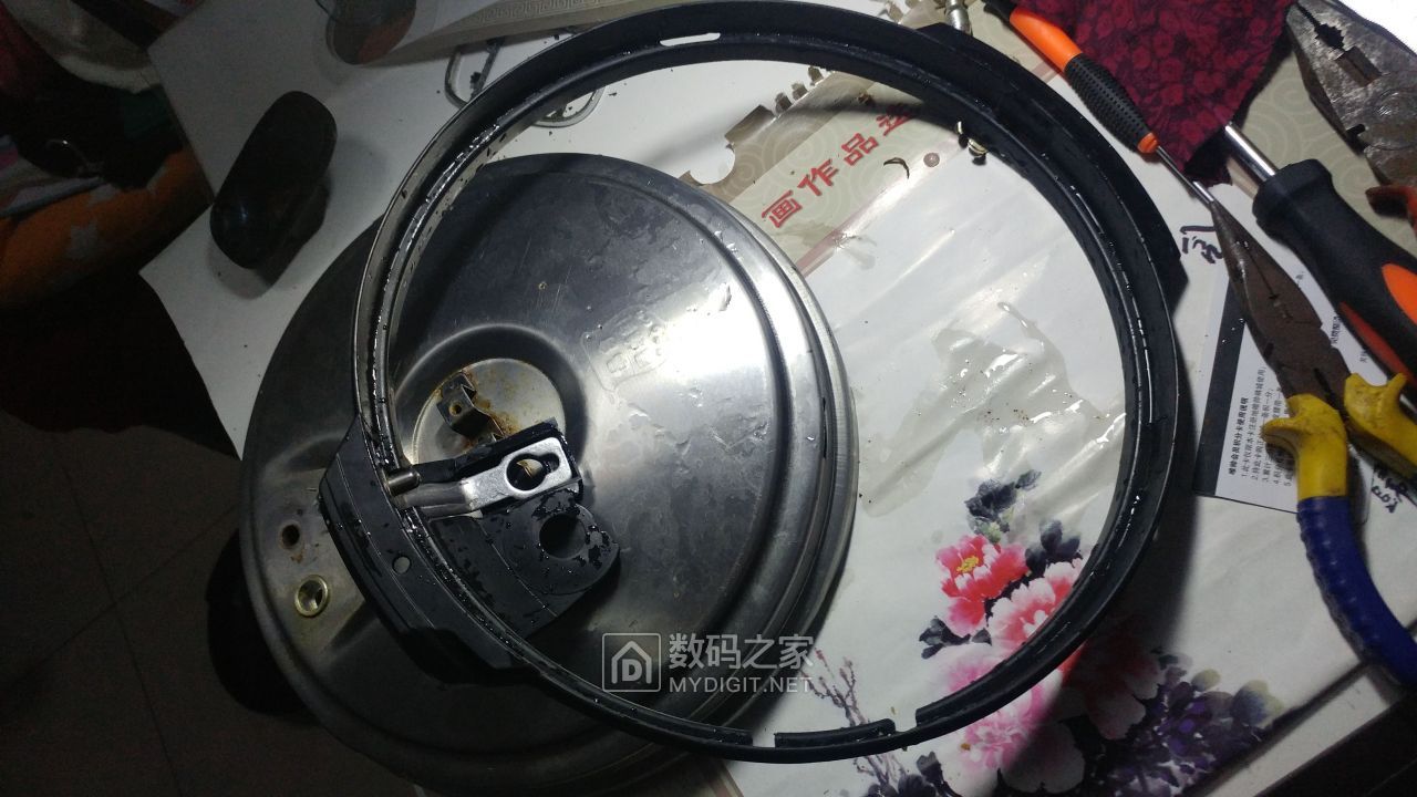 拆解维修美的电压力锅煮粥锅盖漏水问题