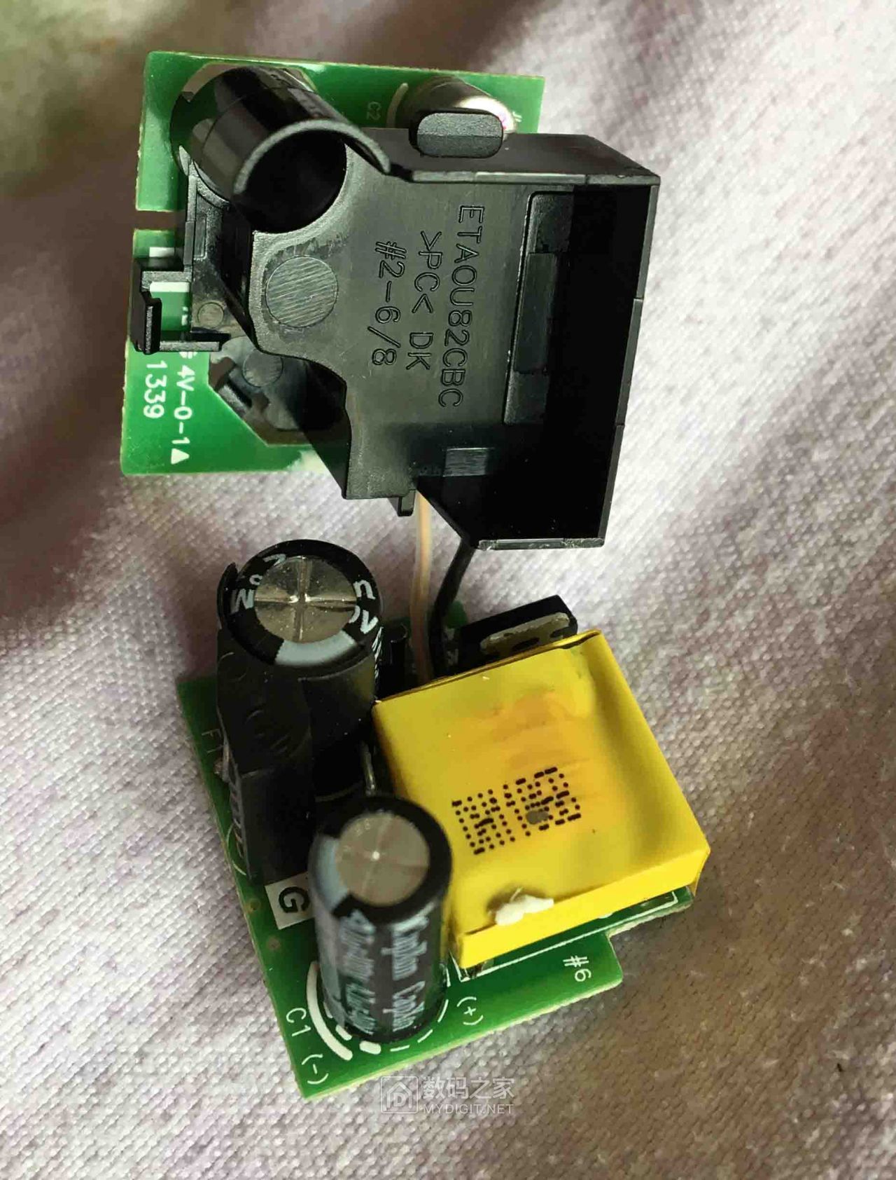 三星5v1a小方块充电器拆解