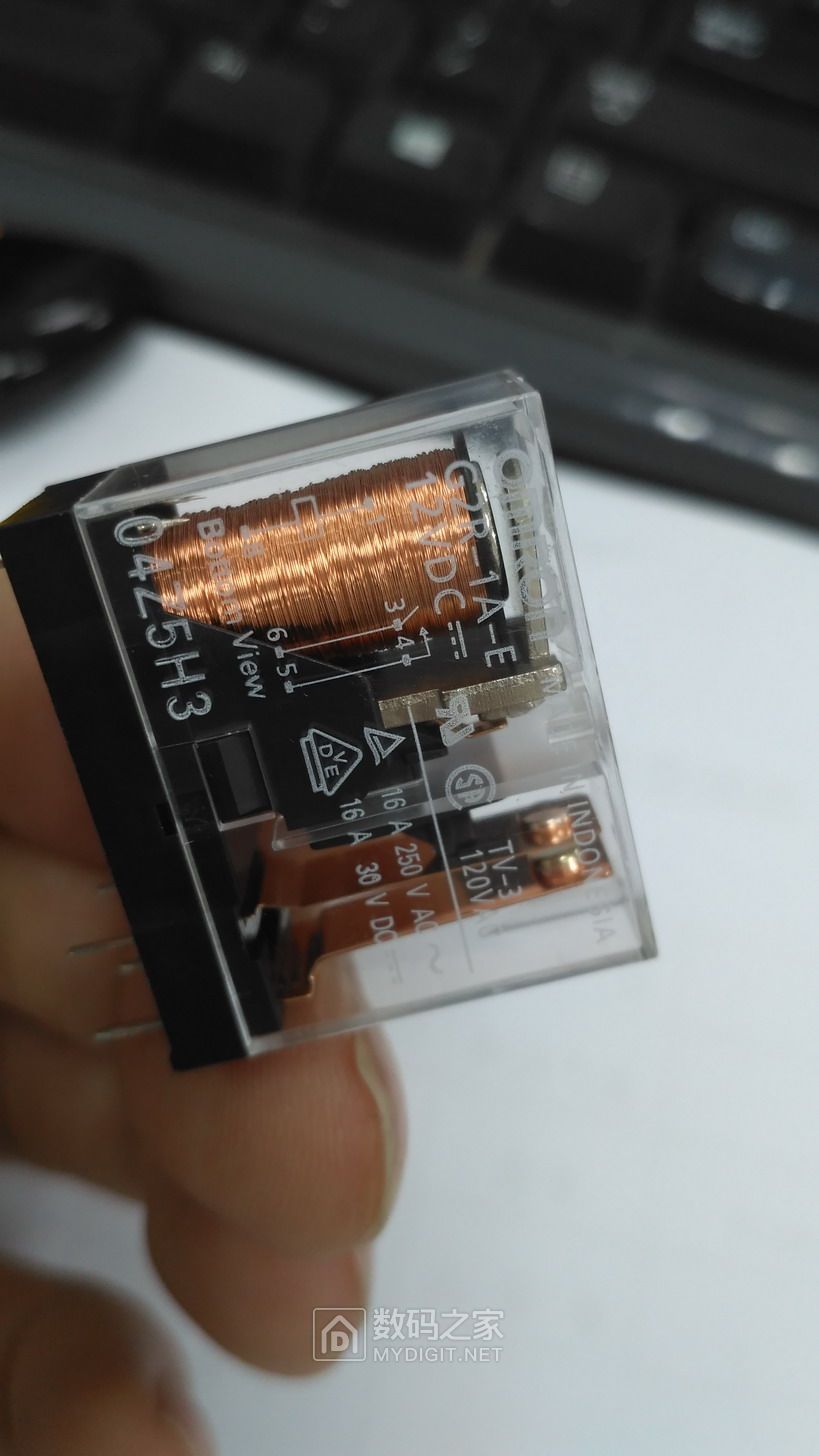 拆开老功放的继电器清理一下