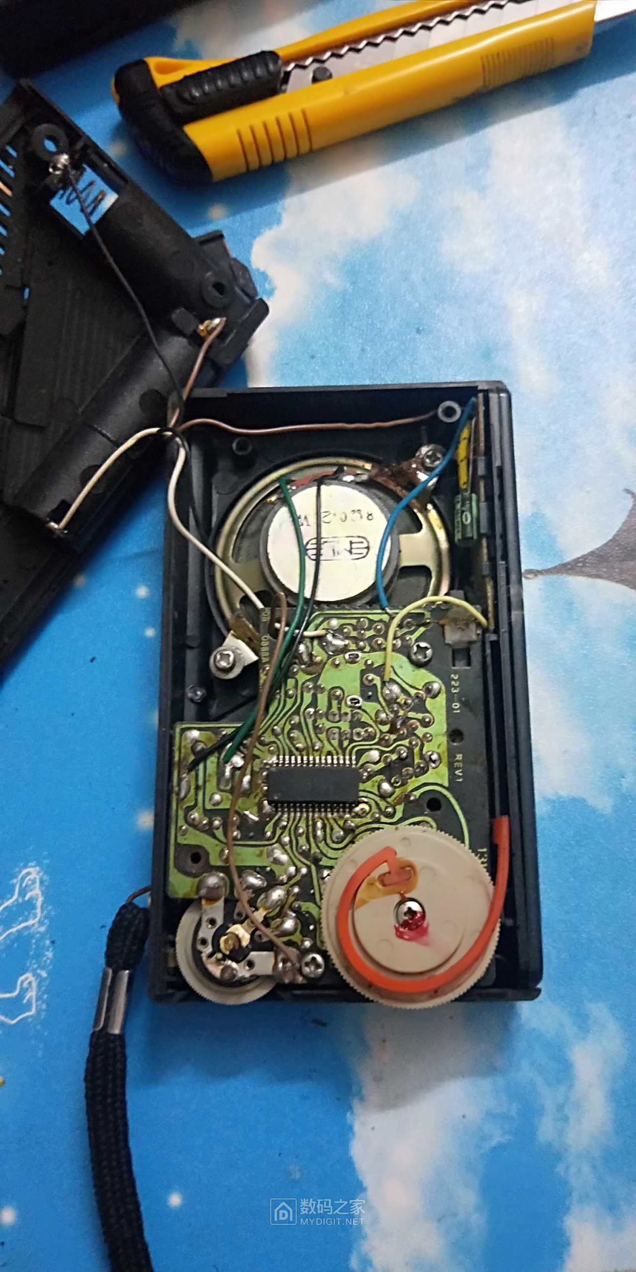拆一个老收音机 tesonic cr-223