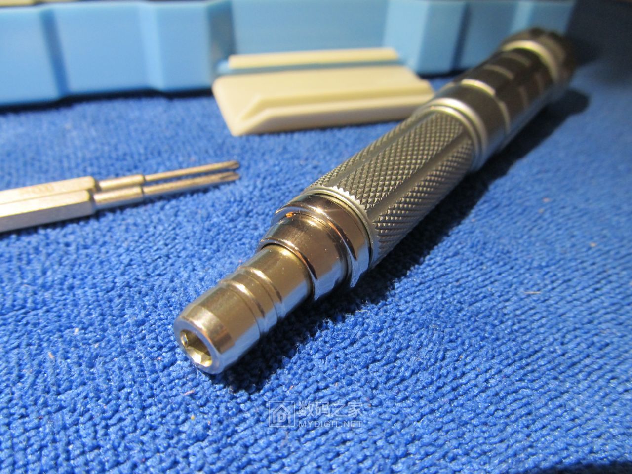 云弹风轻版23合一南旗全金属螺丝刀套装