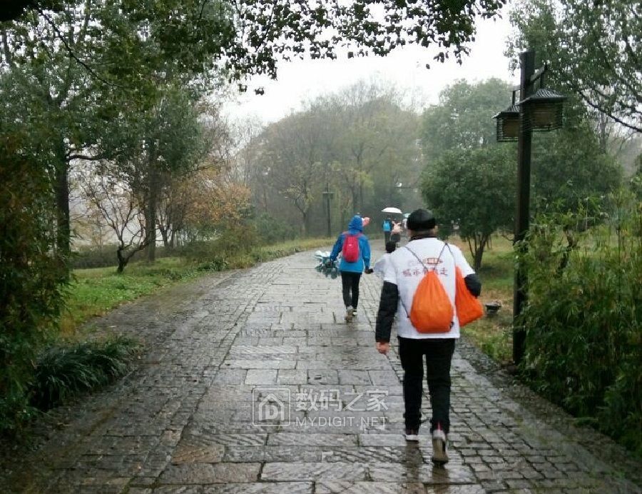 雨中漫步游雨中漫步游 (2).jpg