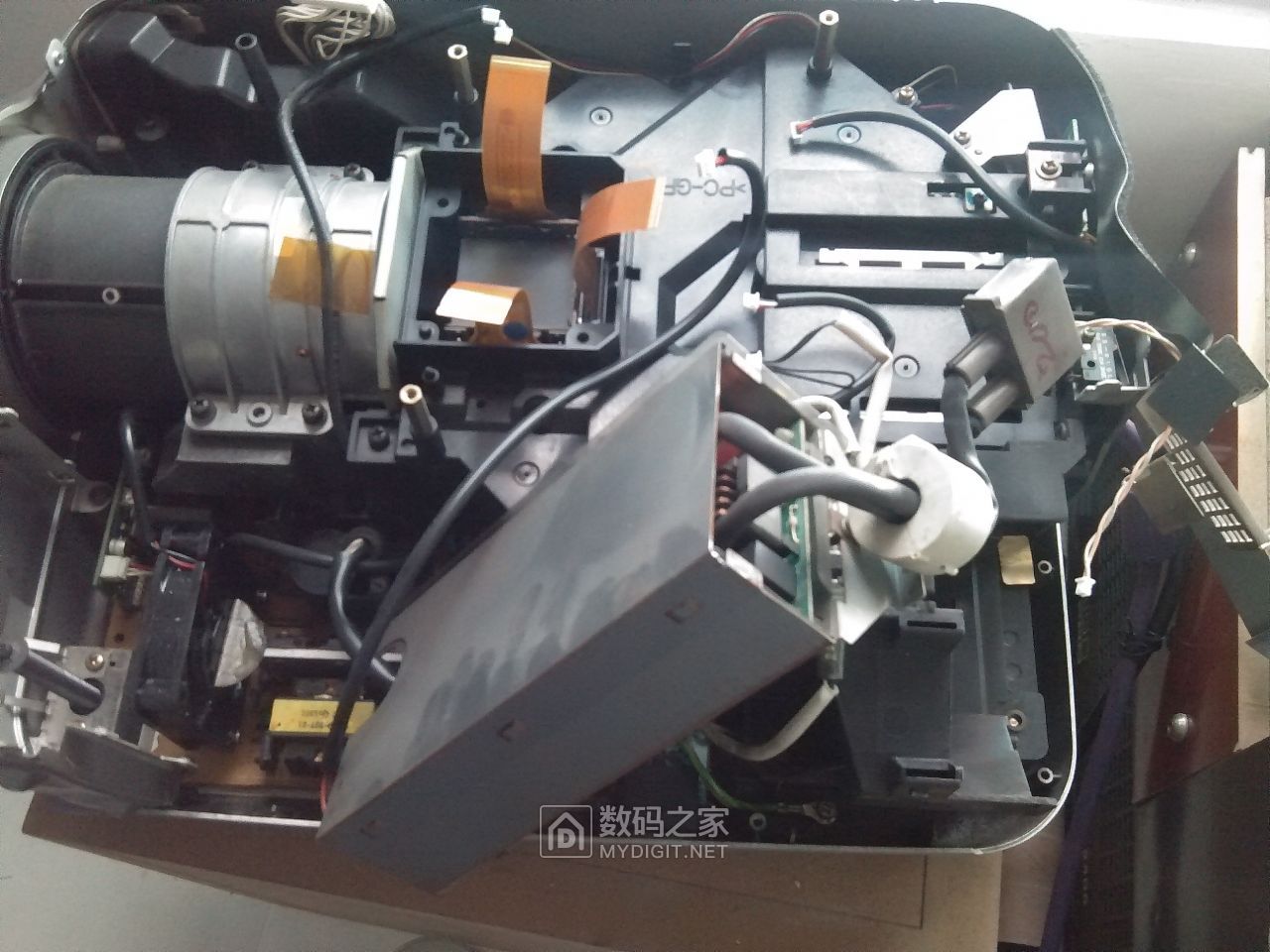 拆个爱普生老投影仪 吹灰洗澡看柯南 - 拆机乐园 数码之家