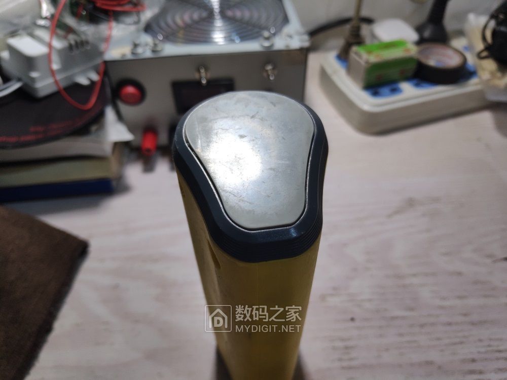 x拆解爱度蓝牙音箱修复充电口