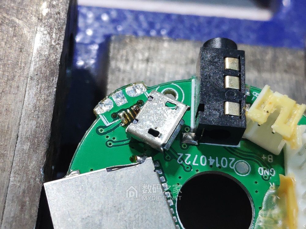 『x拆解』爱度蓝牙音箱修复充电口 - 拆机乐园 数码之家
