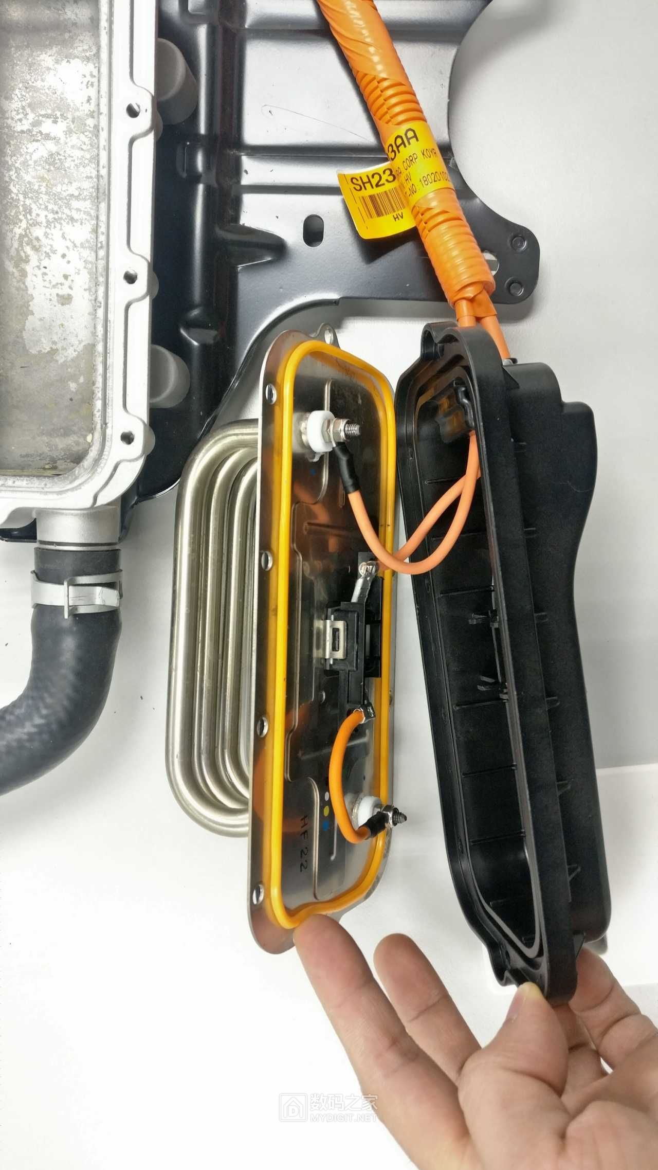 某品牌新能源车电池组用加热器拆解 - 汽车拆客 数码之家