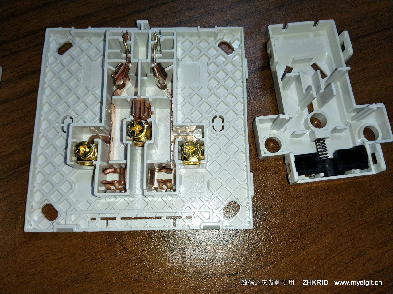 拆个明装wrs 7孔插座 苏州王瑞电器