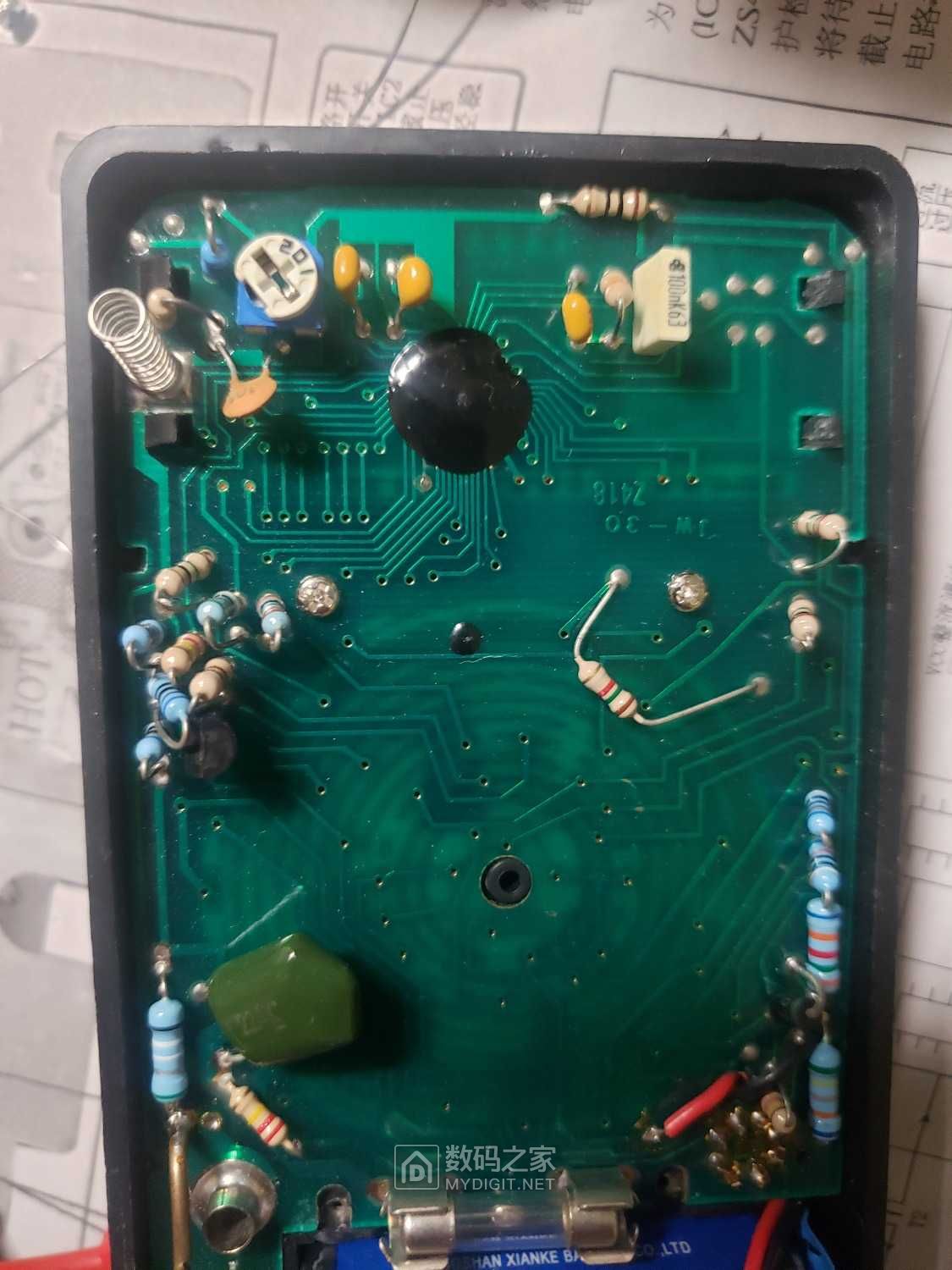 uni-t万用表 半黑牛屎机器dt830b万用表拆机