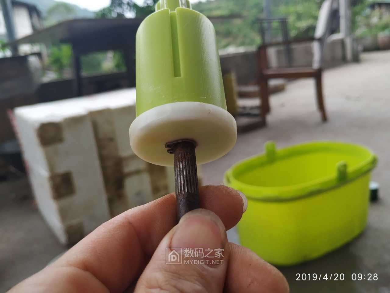 苦命的男人又要修东西了这次是旋转拖把脱水桶坏了