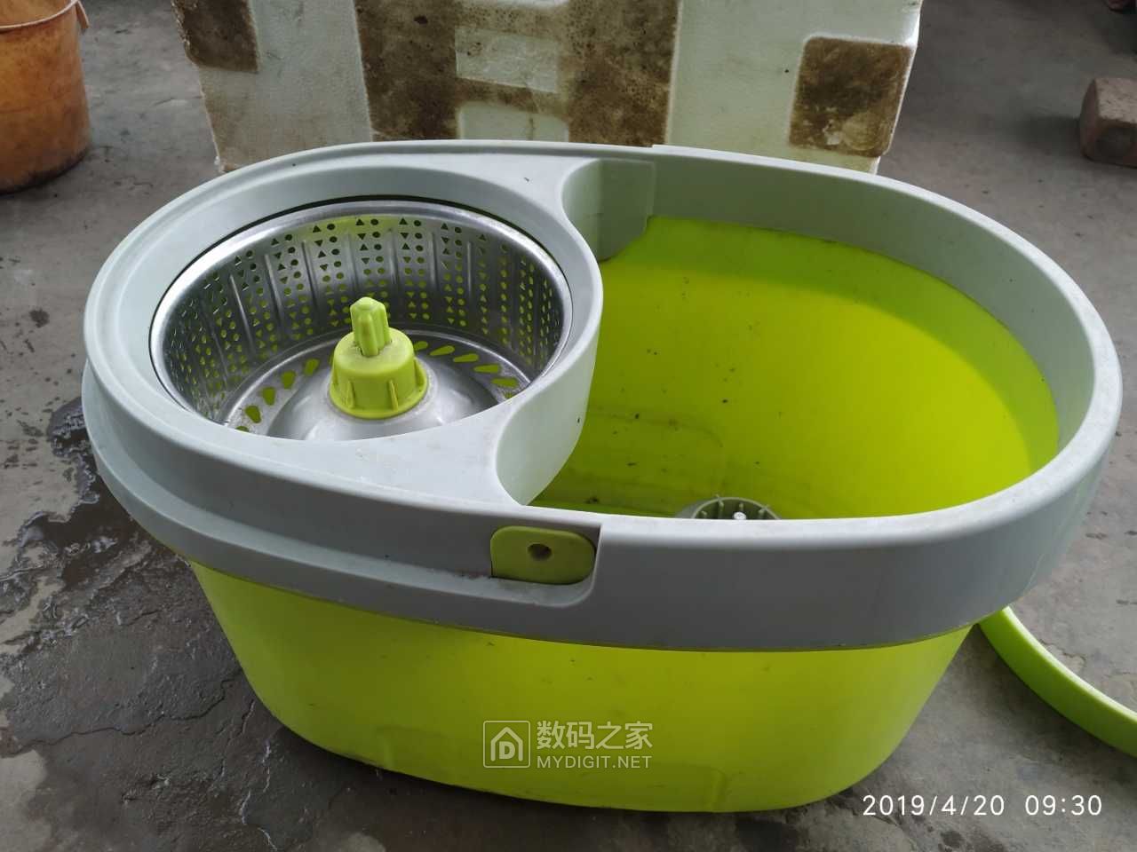 苦命的男人又要修东西了这次是旋转拖把脱水桶坏了