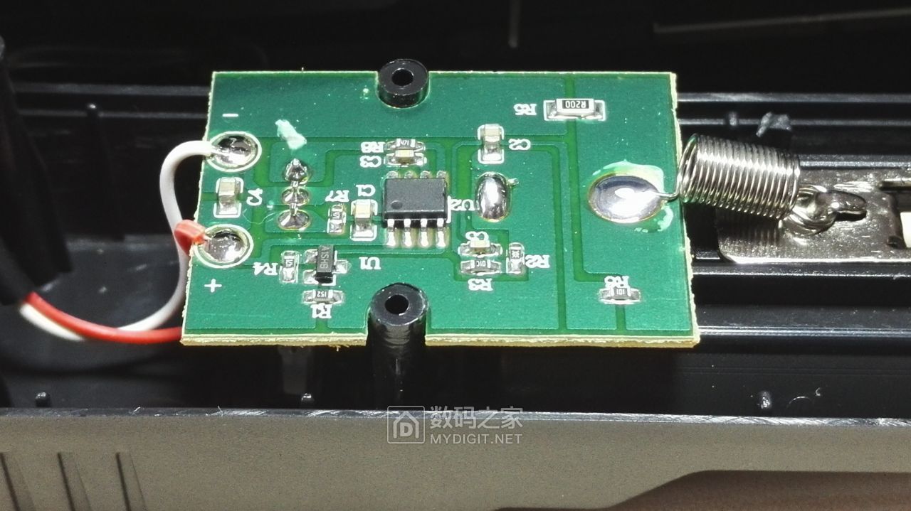 深圳神火强光手电充电器拆解