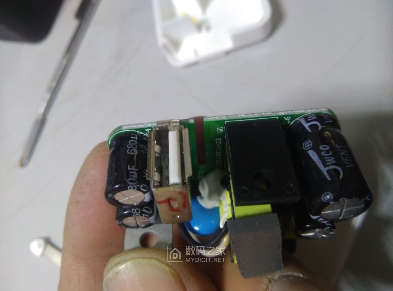 拆修一个品胜充电头tsfc011
