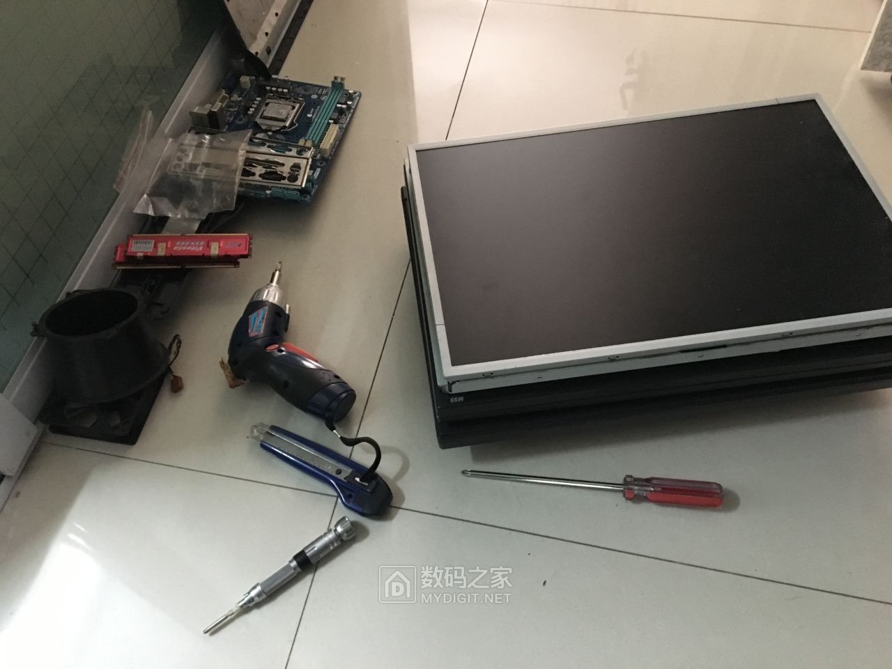 三星931bw显示器拆修 - 拆机乐园 数码之家