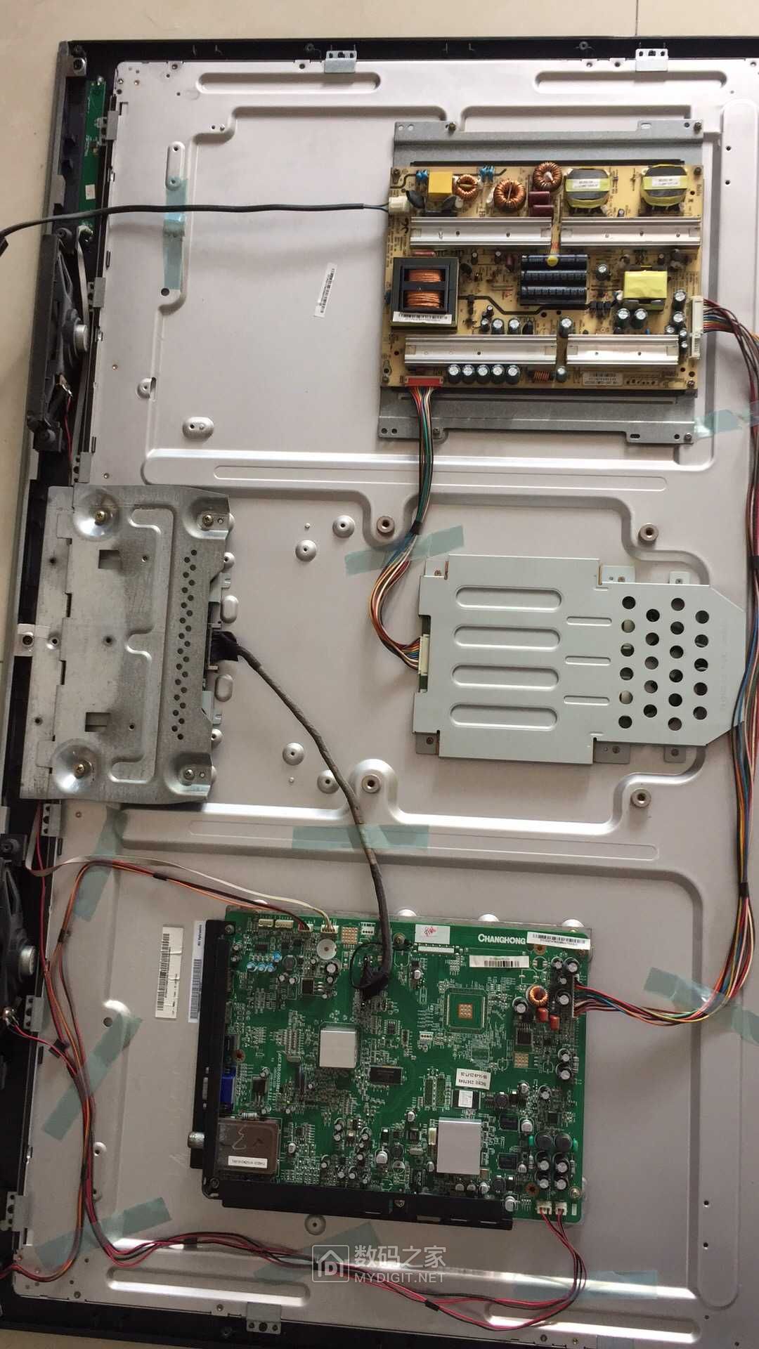 42寸长虹液晶显示器不开机拆修