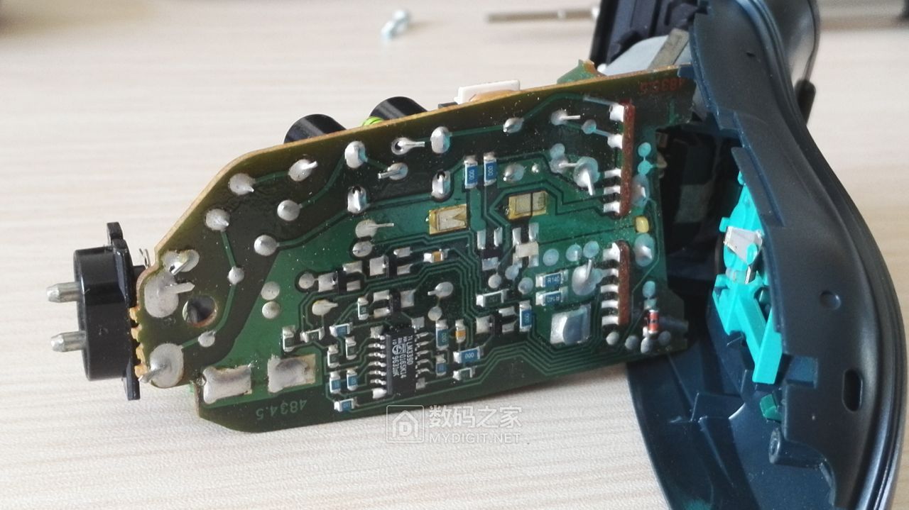 荷兰制造的飞利浦中端剃须刀拆解philishavehq482