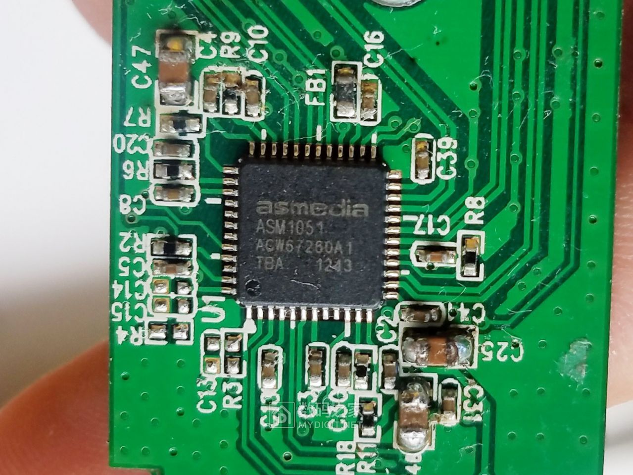 飚王HE-S3300 3.5寸硬盘盒 - 拆机乐园 数码之家