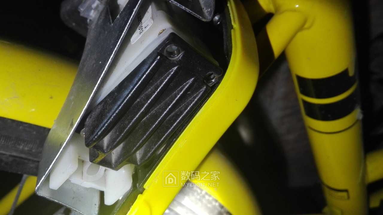 报废共享单车拆电池