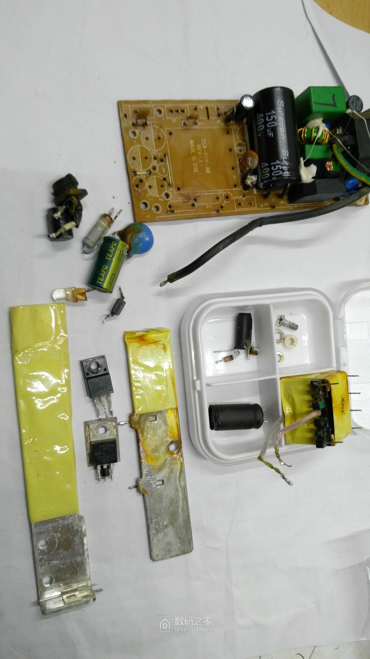 维修打理一个严重进水的电源 - 电源/充电器 数码之家