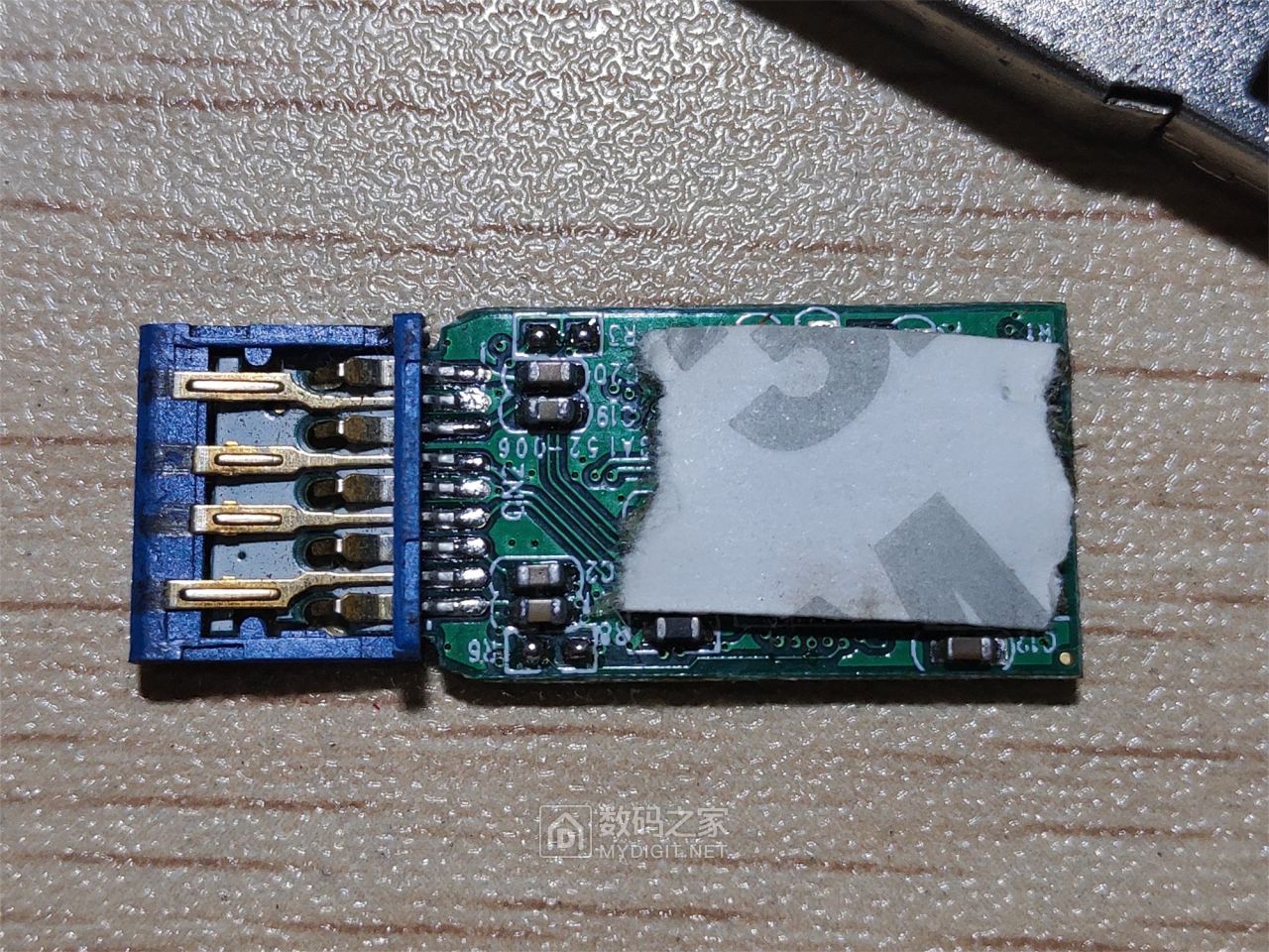 『x拆解』拆个换过壳的东芝3.08gu盘