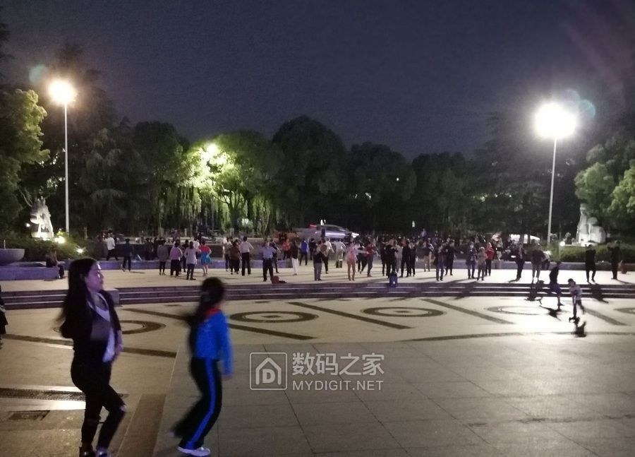 晚上散步图片带字,晚上睡不着图片,带字图片_大山谷图库