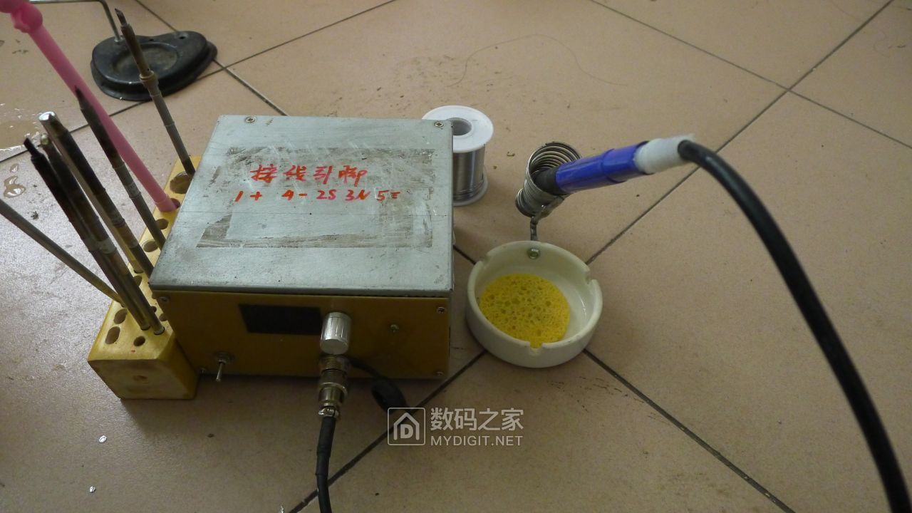 使用烟灰缸做个烙铁架