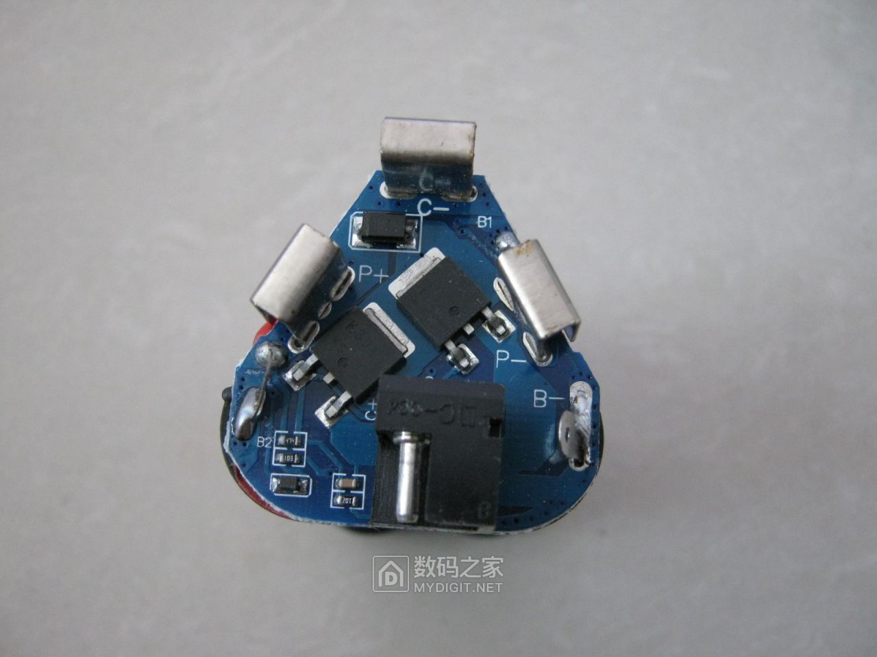 拆个虾牌手电钻锂电池