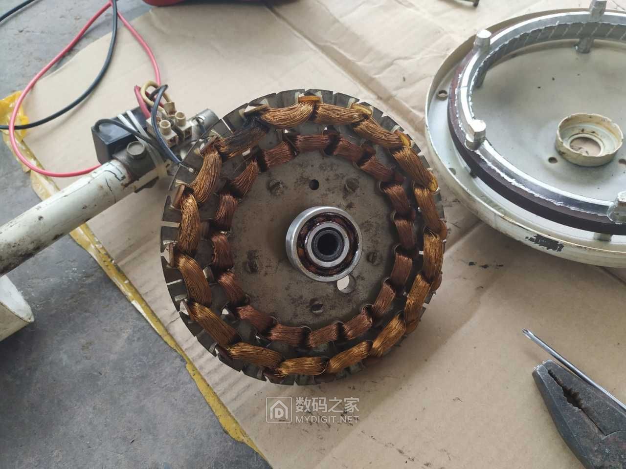 老吊扇坏了拆开看看然后卖给废品站