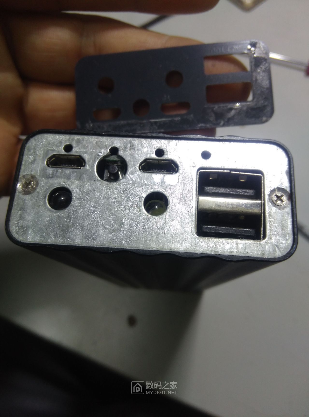 拆一个remax充电宝