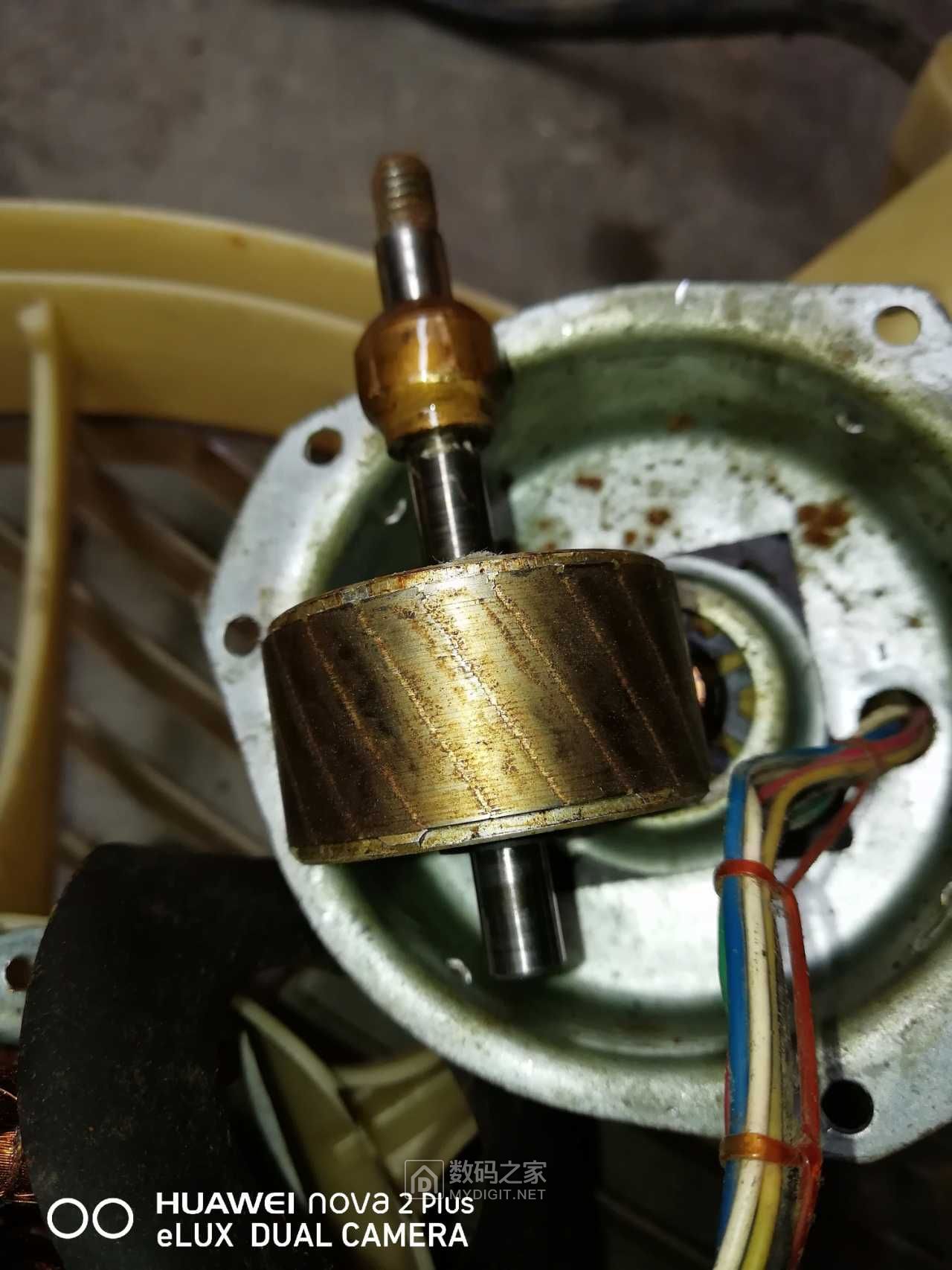 拆一个钻石牌鸿运扇电机加油