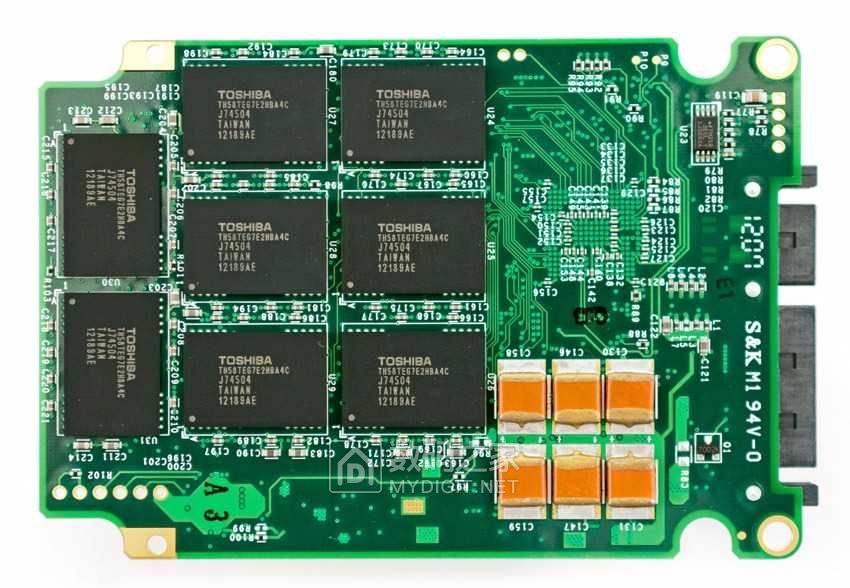 StorageReview-OCZ-Deneva-2-PCB-Bottom.jpg