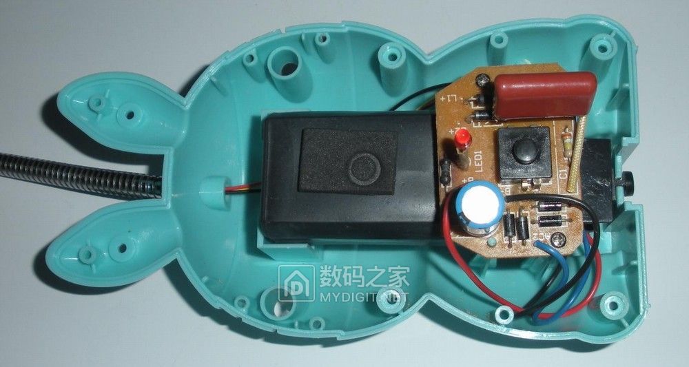 拆修dp久量led小台灯改锂电池供电