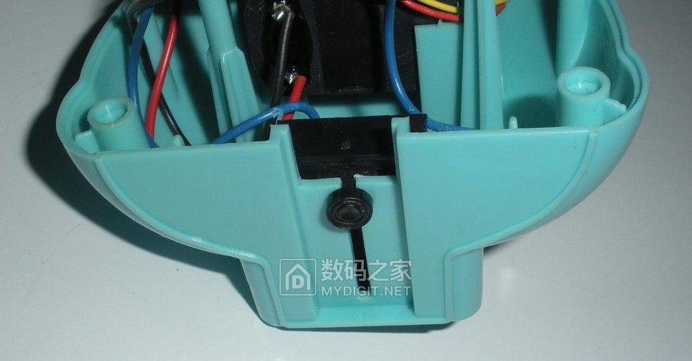 拆修dp久量led小台灯改锂电池供电