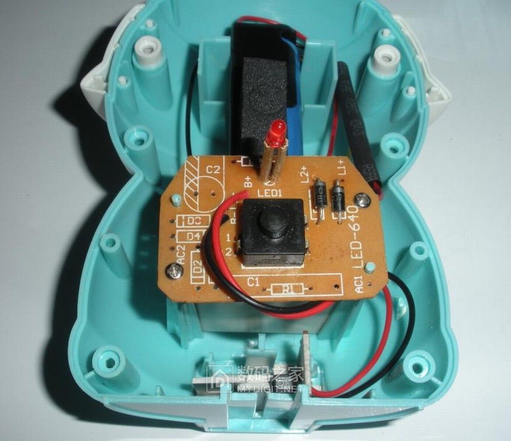 拆修dp久量led小台灯改锂电池供电