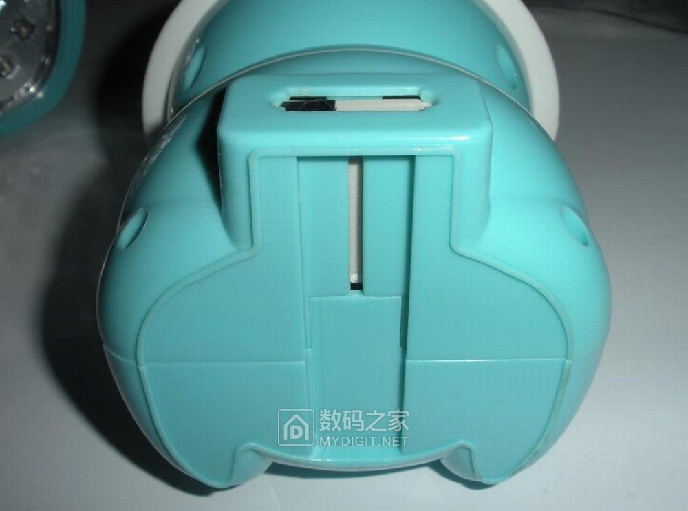 拆修dp久量led小台灯改锂电池供电