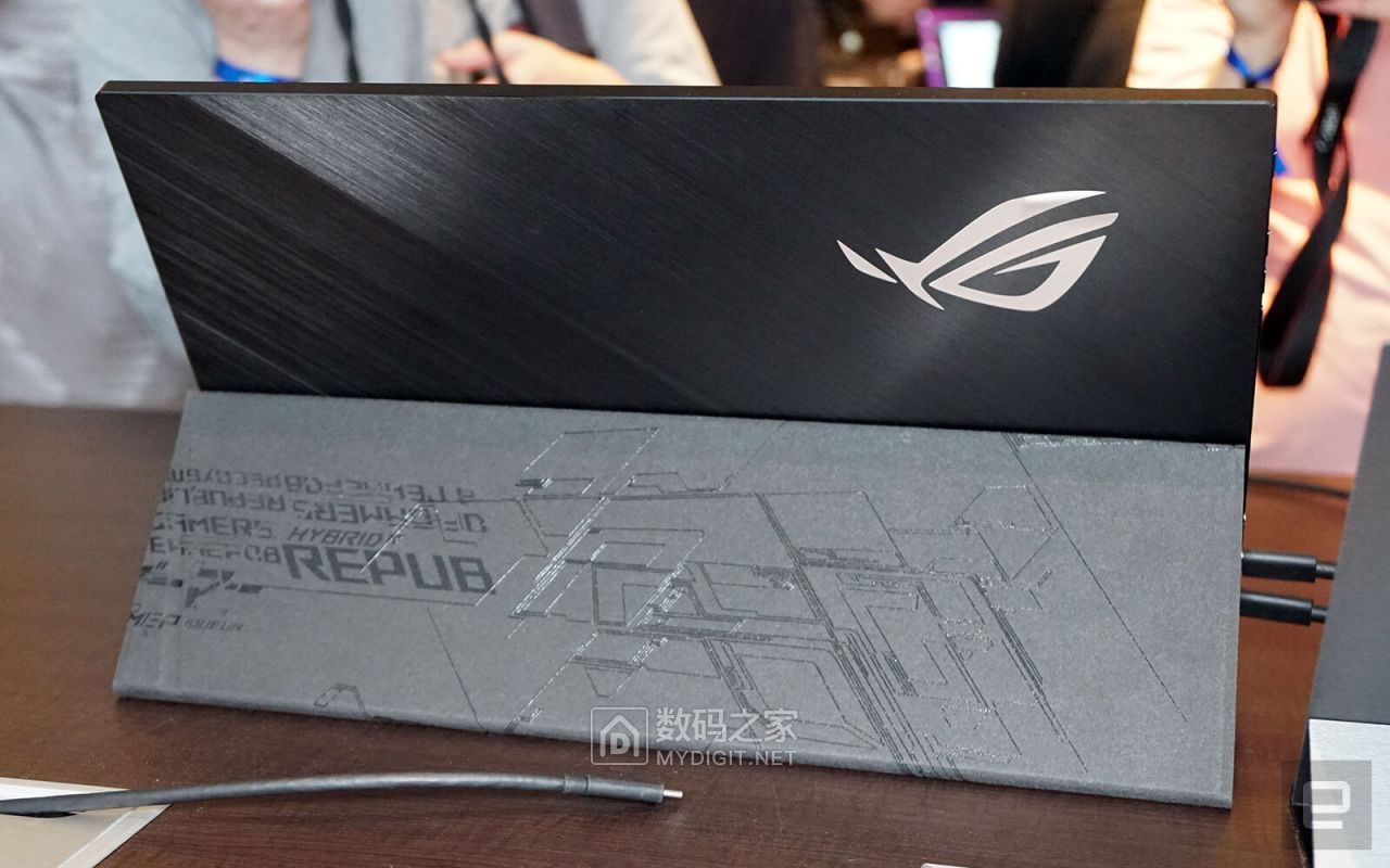 asus-rog-strix-xg17-portable-gaming-monitor-1 (4).jpg